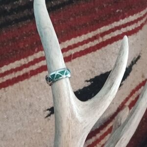 Elegant Green Silver Ring